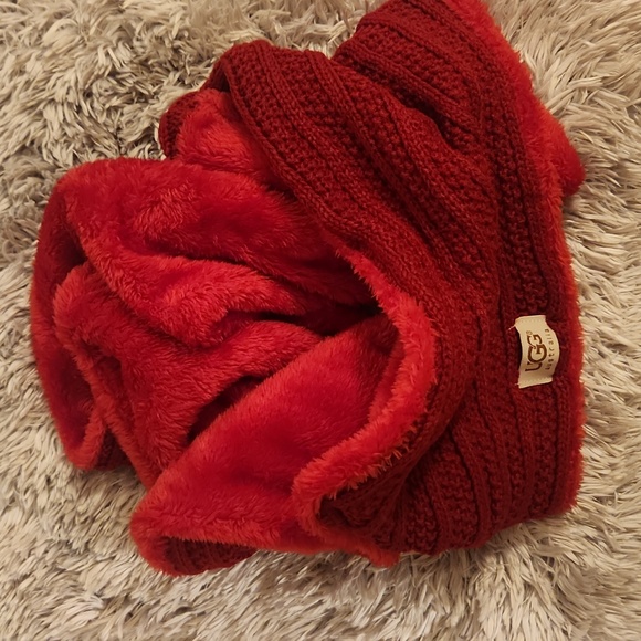 NEW UGG INFINITY SCARF AND HAT SET - Picture 2 of 4